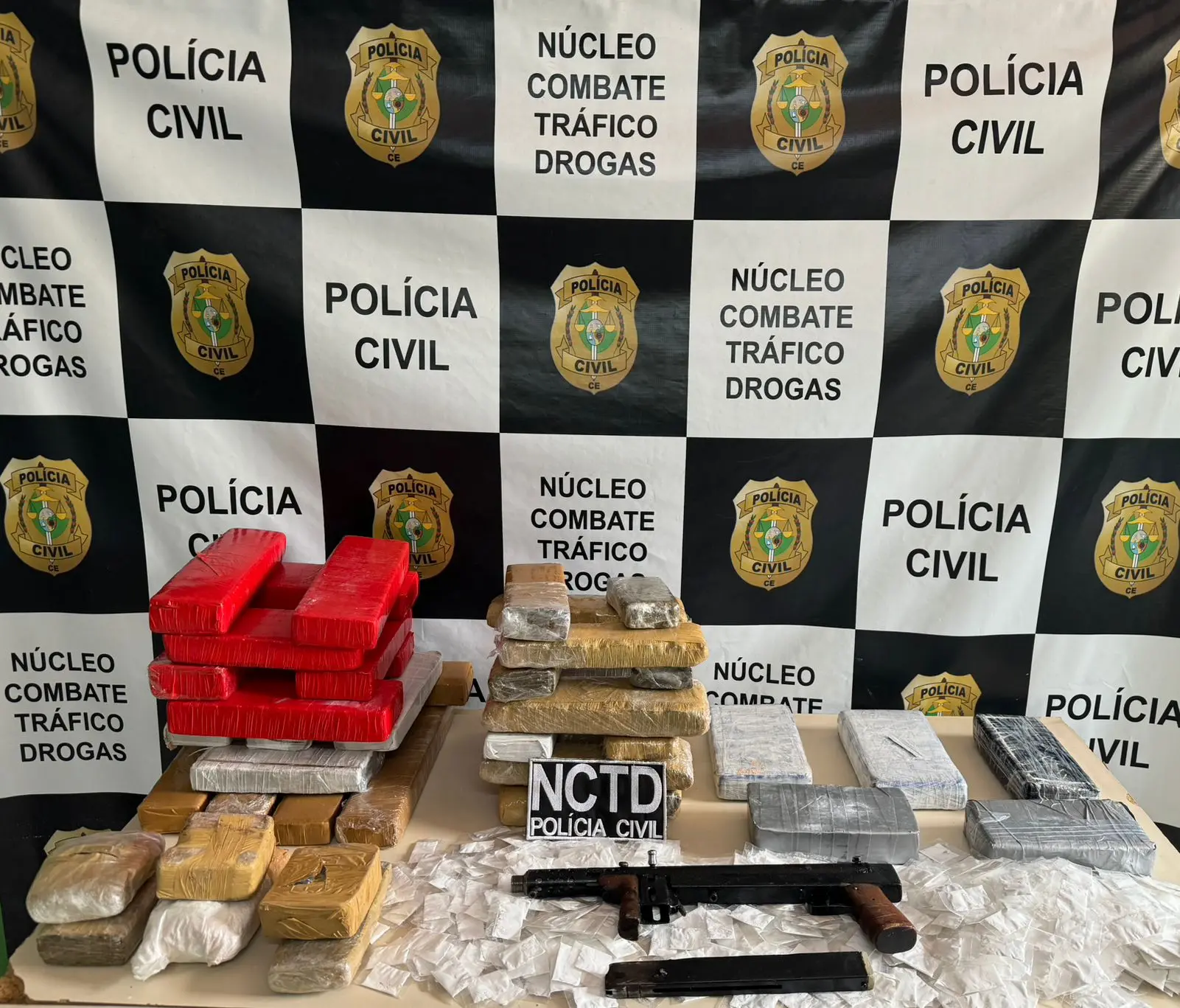 Imagem da notícia: Polícia prende homem com mais de 37 kg de drogas e uma submetralhadora no Crato, Ceará