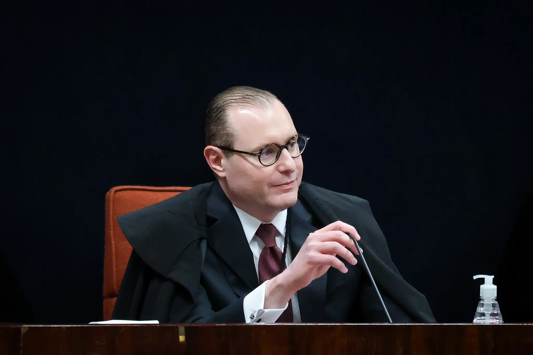 Imagem da notícia: Julgamento no STF pode afetar concursos e trazer de volta cargos de nível médio à Justiça Federal