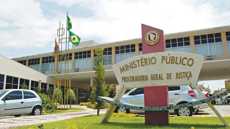 Imagem da notícia: Filho é condenado a 18 anos de prisão por matar o próprio pai a facadas no Ceará