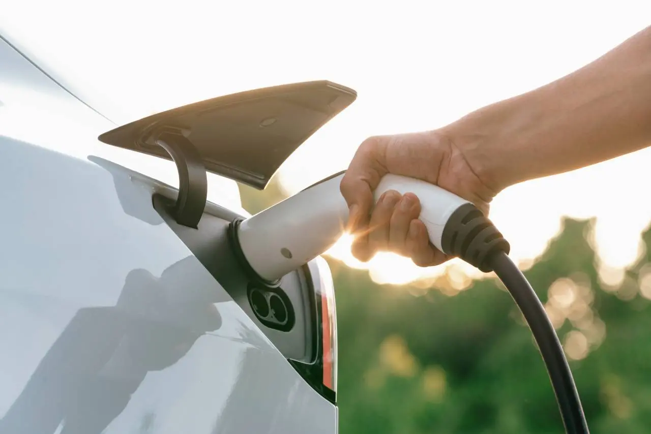 Imagem da notícia: Enel estuda instalar corredor com 10 estações de recarga para carros elétricos de Fortaleza a Jeri