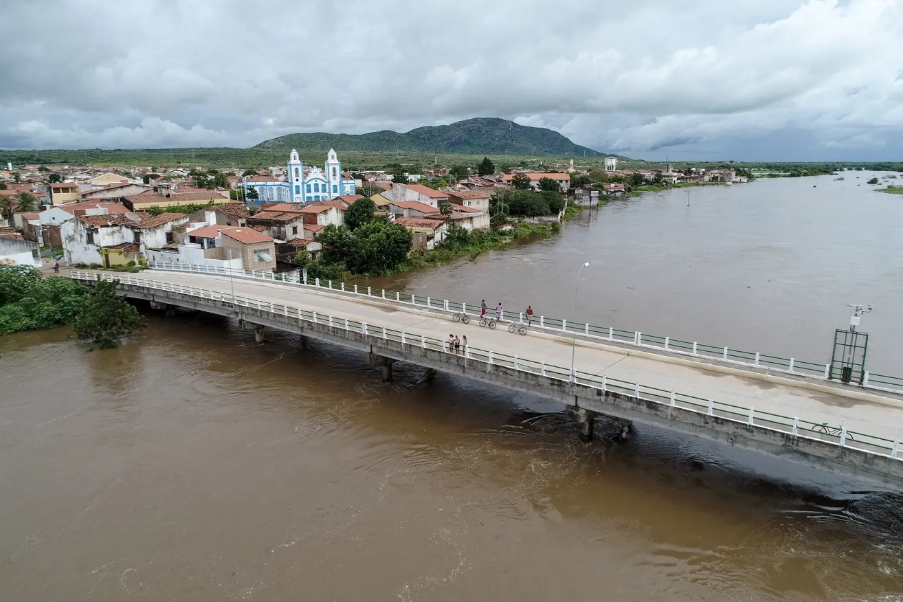 Volume do Rio Acaraú, na região Norte, cresce bastante durante a quadra chuvosa
