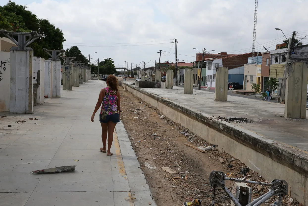 Ruínas da estação em 2015, após ser desativada e demolida