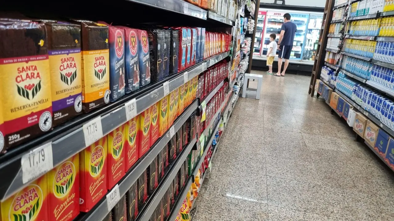 Imagem da notícia: Por que o preço do café subiu tanto? Pacote ultrapassa R$ 12 em Fortaleza
