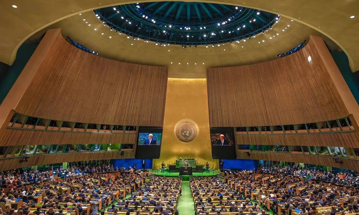 Imagem da notícia: Líderes mundiais adotam pacto com 56 ações para o futuro do planeta