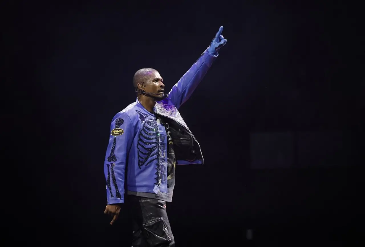 Imagem da notícia: Usher diz ter sido hackeado após tweets deletados sobre prisão de 'Diddy' Combs