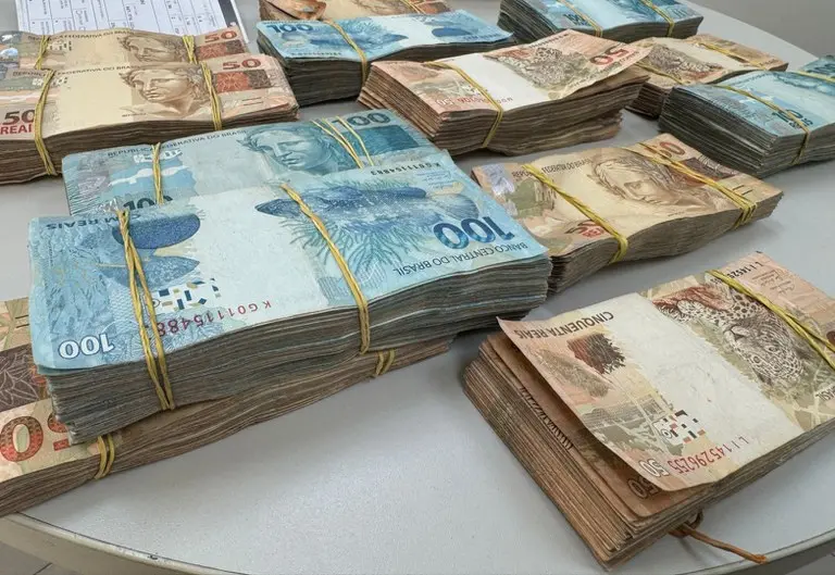 Imagem da notícia: PF prende secretário do Turismo de Paracuru e coronel da reserva por suspeita de crime eleitoral