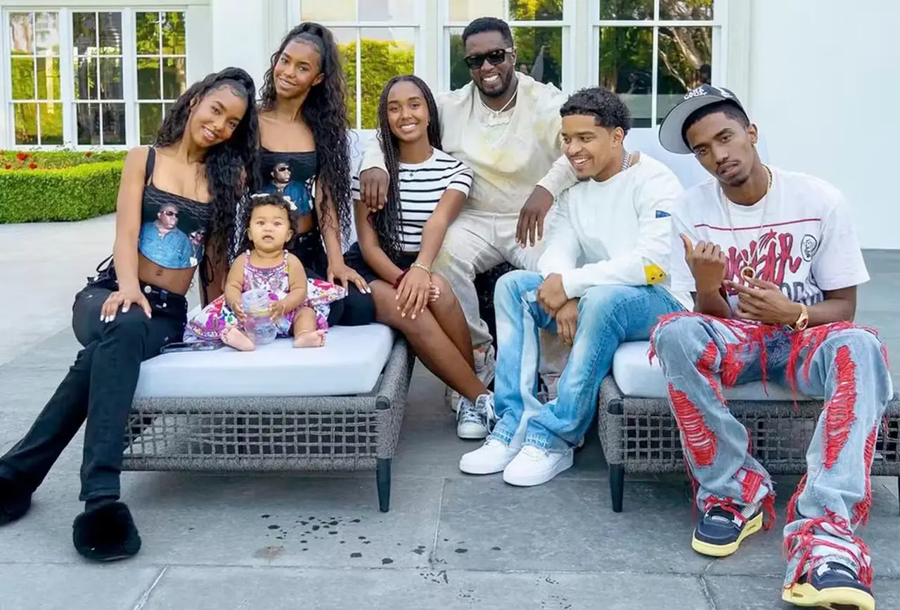 Imagem da notícia: Filhos de Diddy se pronunciam sobre rumores em torno da prisão do cantor e morte da mãe, Kim Porter