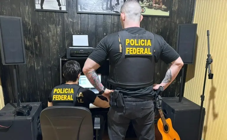 Imagem da notícia: Operação Terabyte: três homens são presos em Fortaleza suspeitos de abuso de crianças e adolescentes