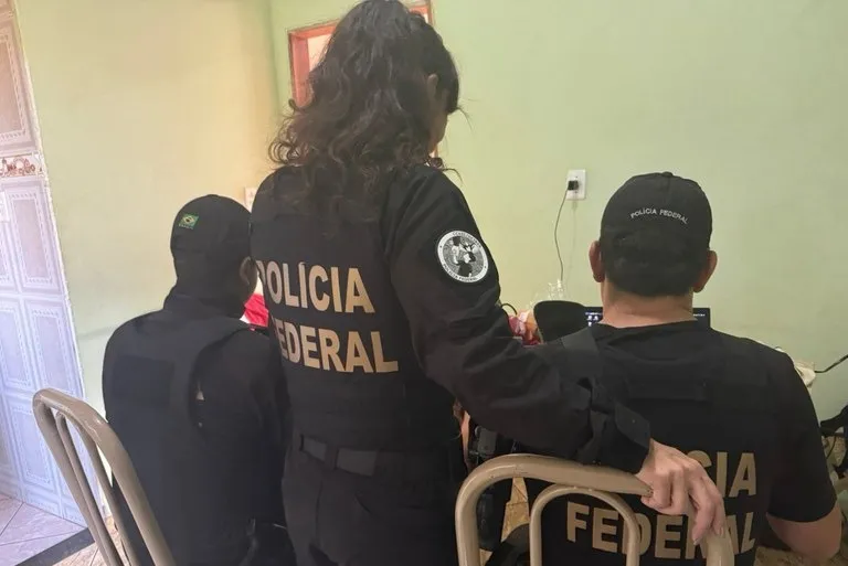 Com os suspeitos capturados em Fortaleza, a PF e a Polícia Civil apreenderam computadores e celulares