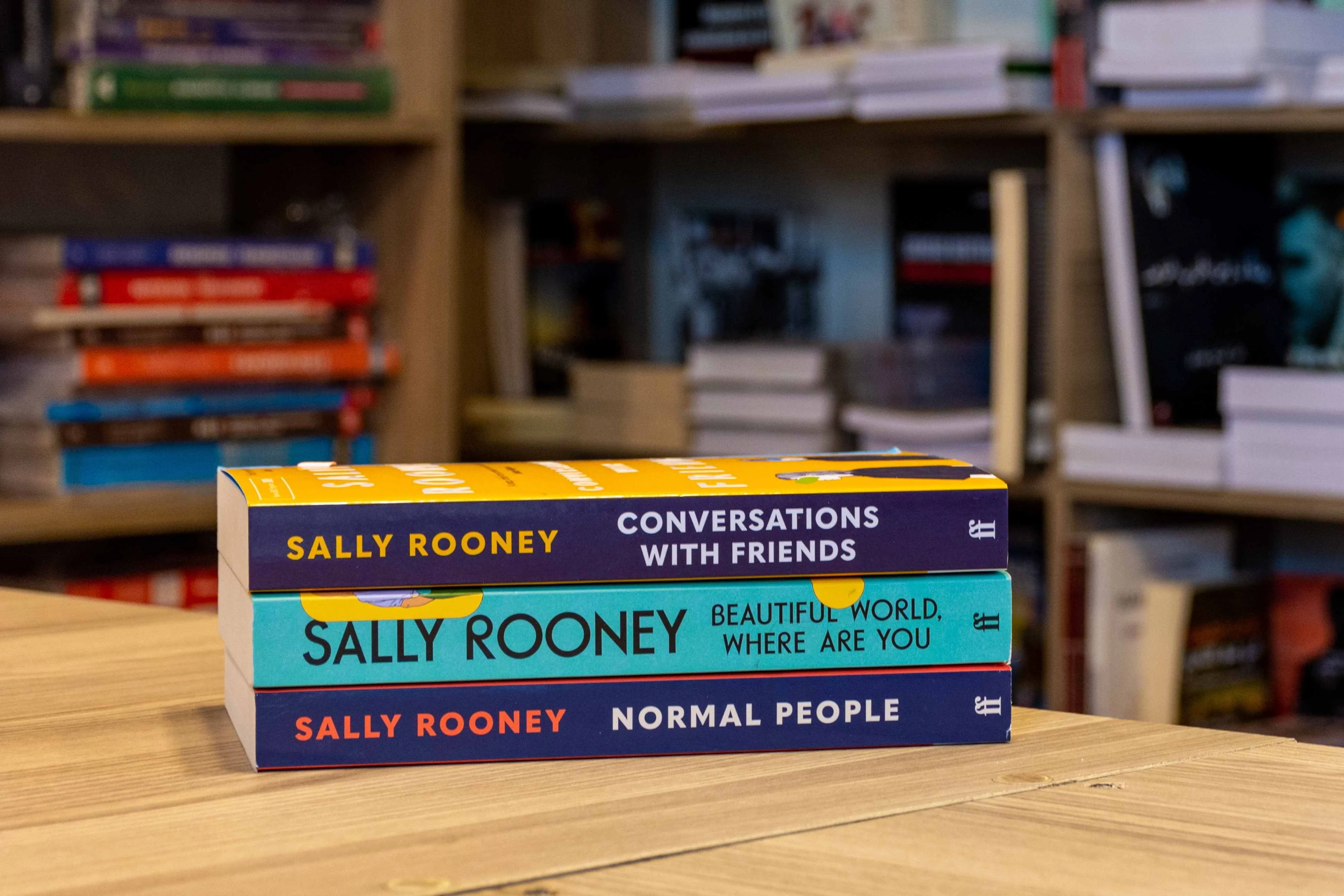 Livros da autora irlandesa Sally Rooney