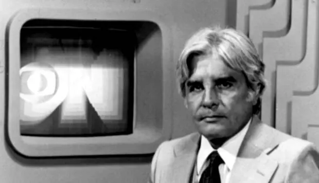 Imagem da notícia: Cid Moreira chegou a apresentar o Jornal Nacional de terno e bermuda; relembre a história