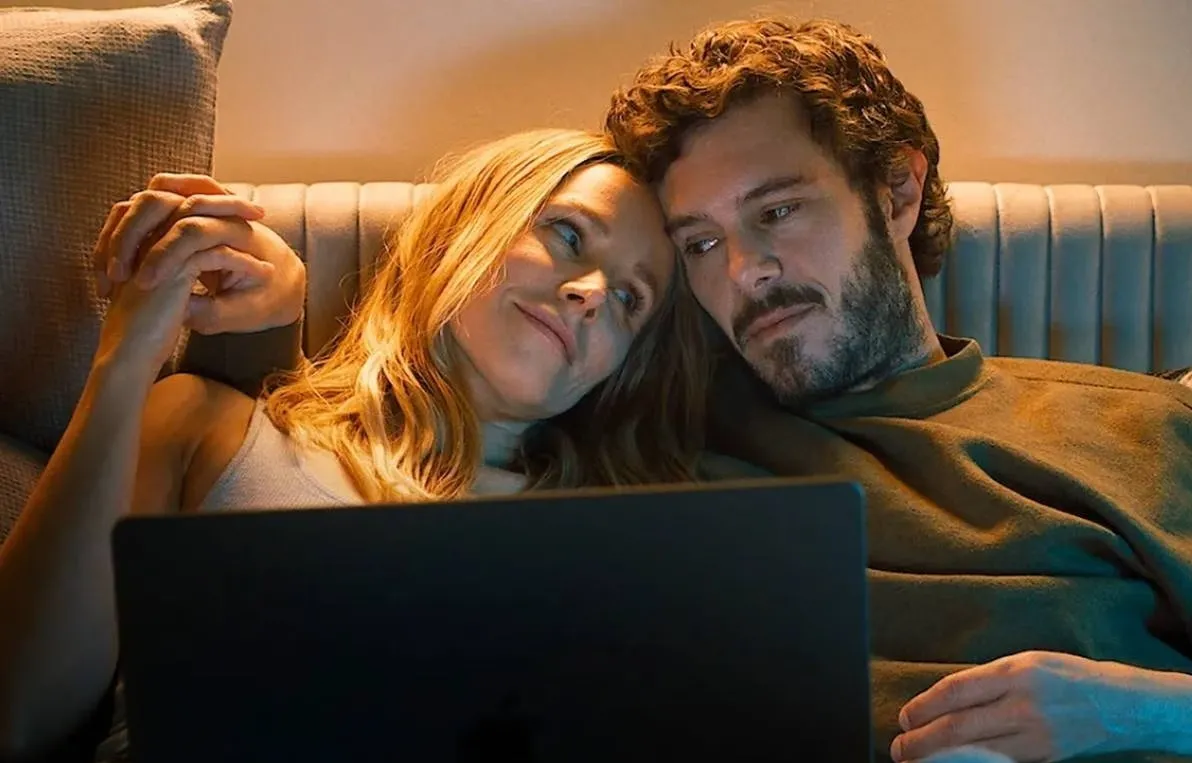 Kristen Bell e Adam Brody interpretam o casal Joanne e Noah