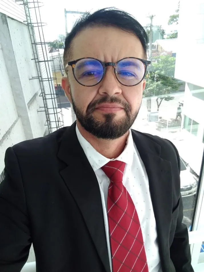 Advogado Roberto Lima defende estratégia de ocupação de espaços representativos contra silenciamento da população trans