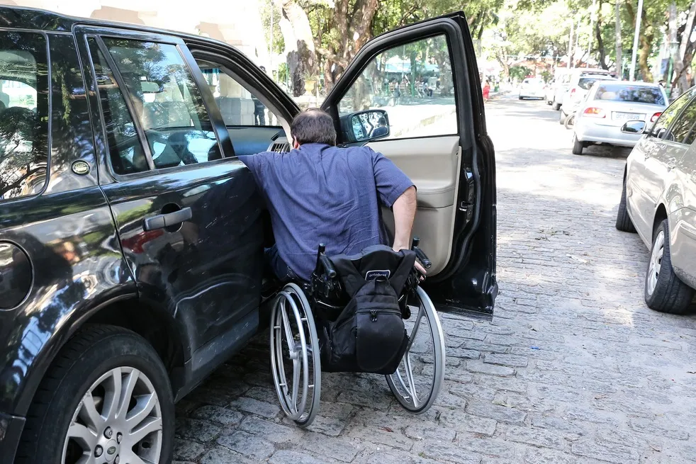 Pessoas com deficiência exigem adaptações nos espaços para exercer o direito do voto