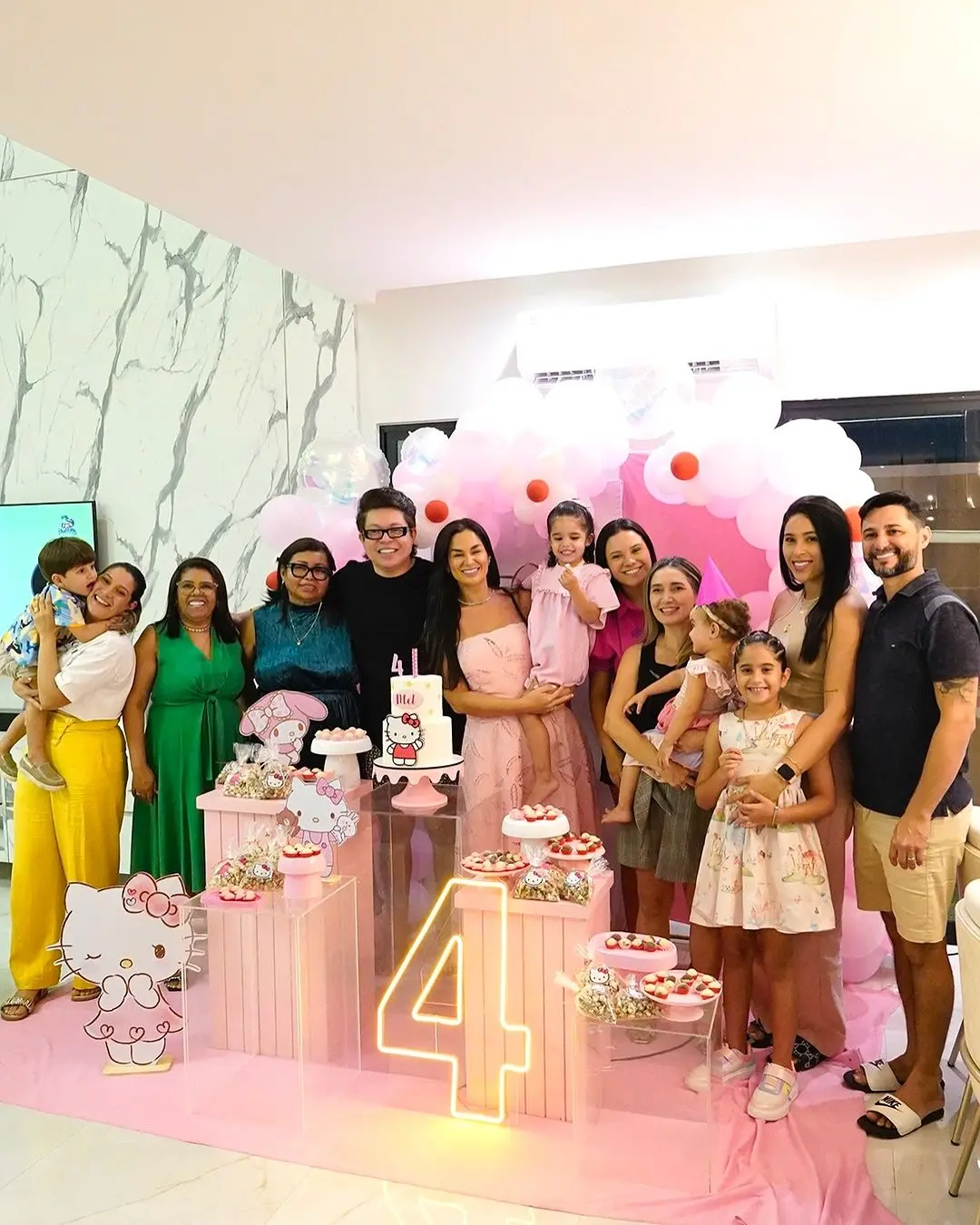 Imagem da notícia: Pâmella Holanda se pronuncia após aparecer em foto com DJ Ivis: 'Ainda temos uma filha' 