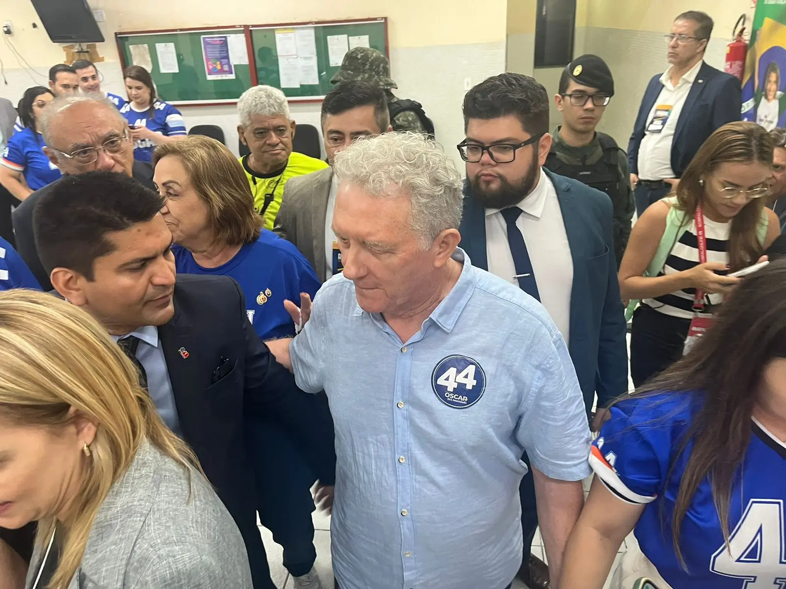 Imagem da notícia: Oscar Rodrigues comemora vitória 'contra máquina' em Sobral e quebra de 'dinastia' de grupo de Cid