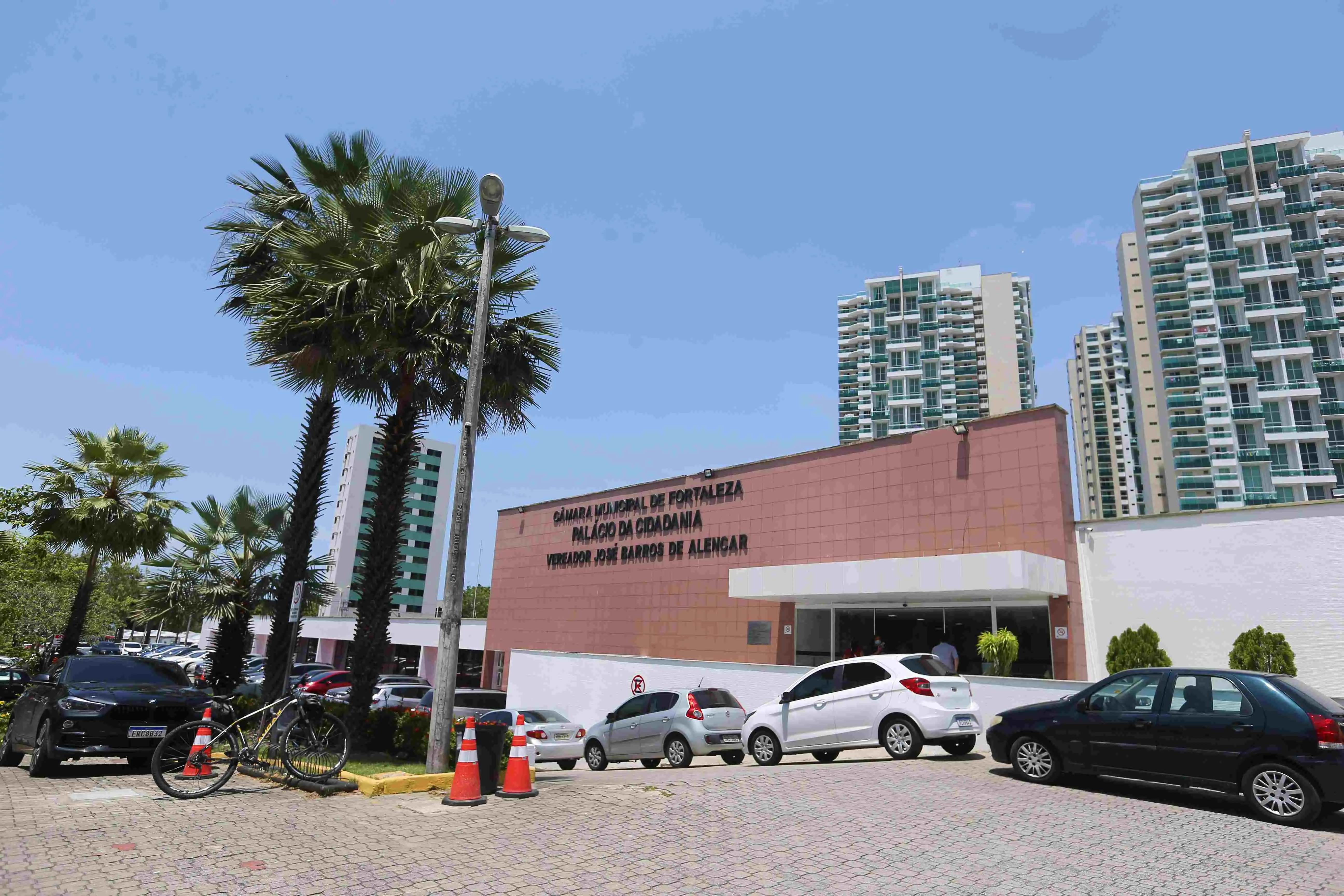 Imagem da notícia: 40% dos vereadores de Fortaleza não retornam à Câmara em 2025; saiba quem ficou de fora