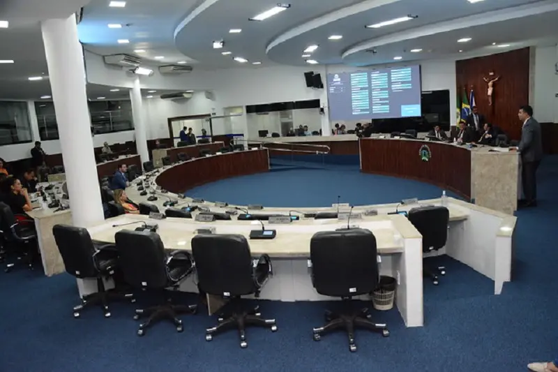 Imagem da notícia: Xadrez eleitoral entre André e Evandro deve incluir busca por apoio de 24 vereadores eleitos