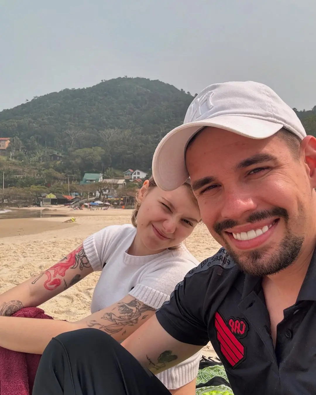 Imagem da notícia: Marido de Isabel Veloso fala sobre aumento de tumor durante a gestação da influencer