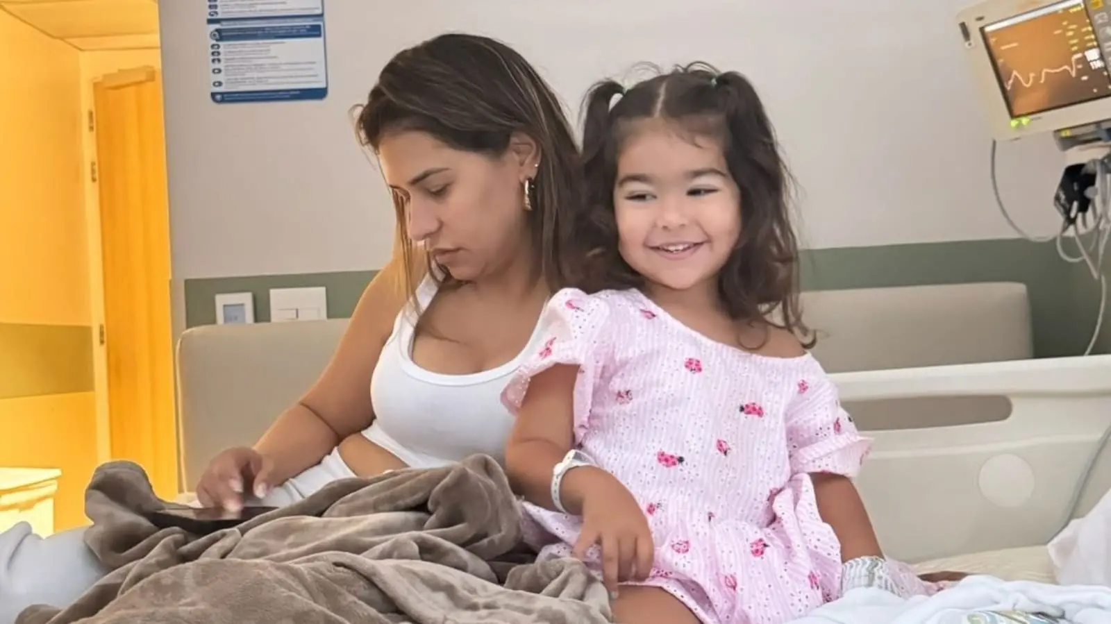 Imagem da notícia: Filha de Simone Mendes é hospitalizada com Covid-19 e Influenza B 