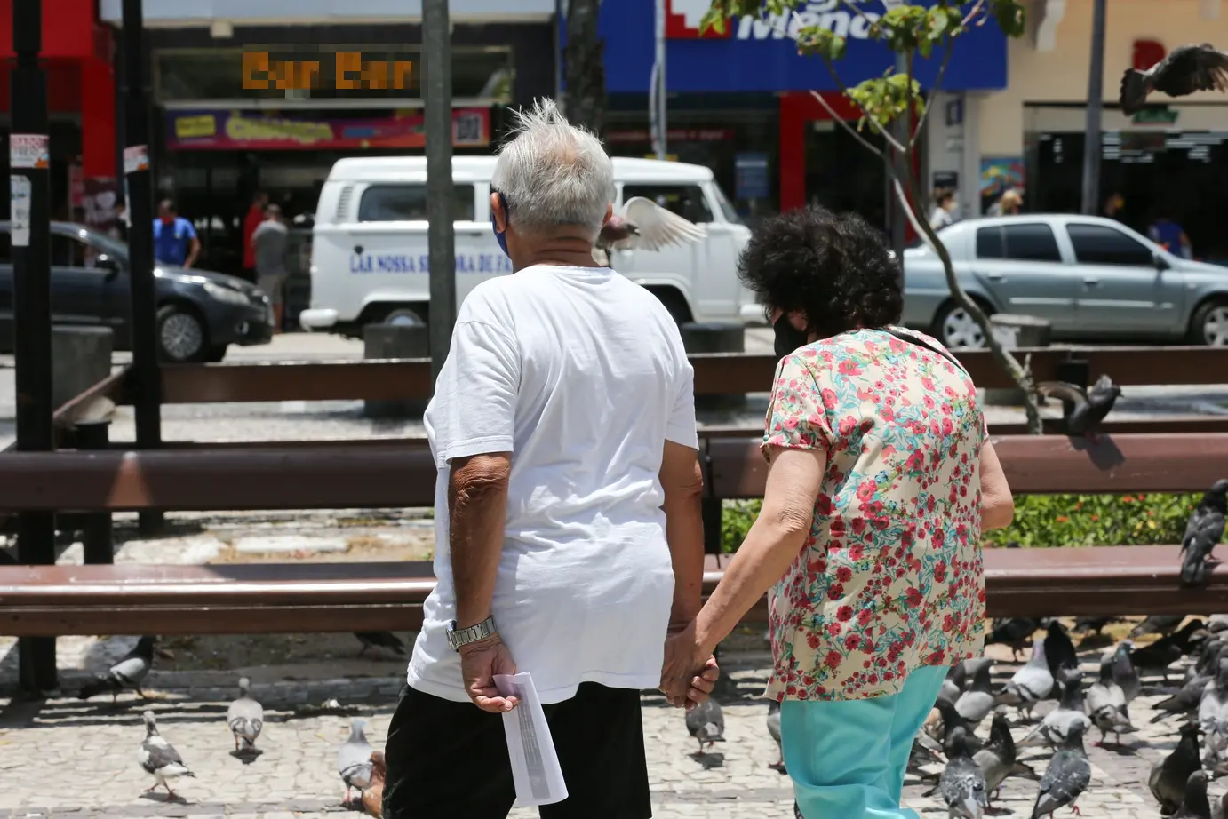 Imagem da notícia: Como envelhecer bem? Pesquisa revela impacto de finanças, saúde mental e até amizades na longevidade