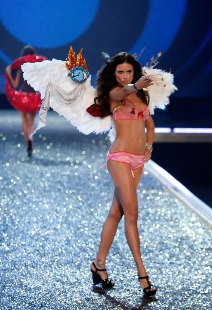 Imagem da notícia: Victoria's Secret Fashion Show 2024 será transmitido ao vivo; veja horário e como assistir
