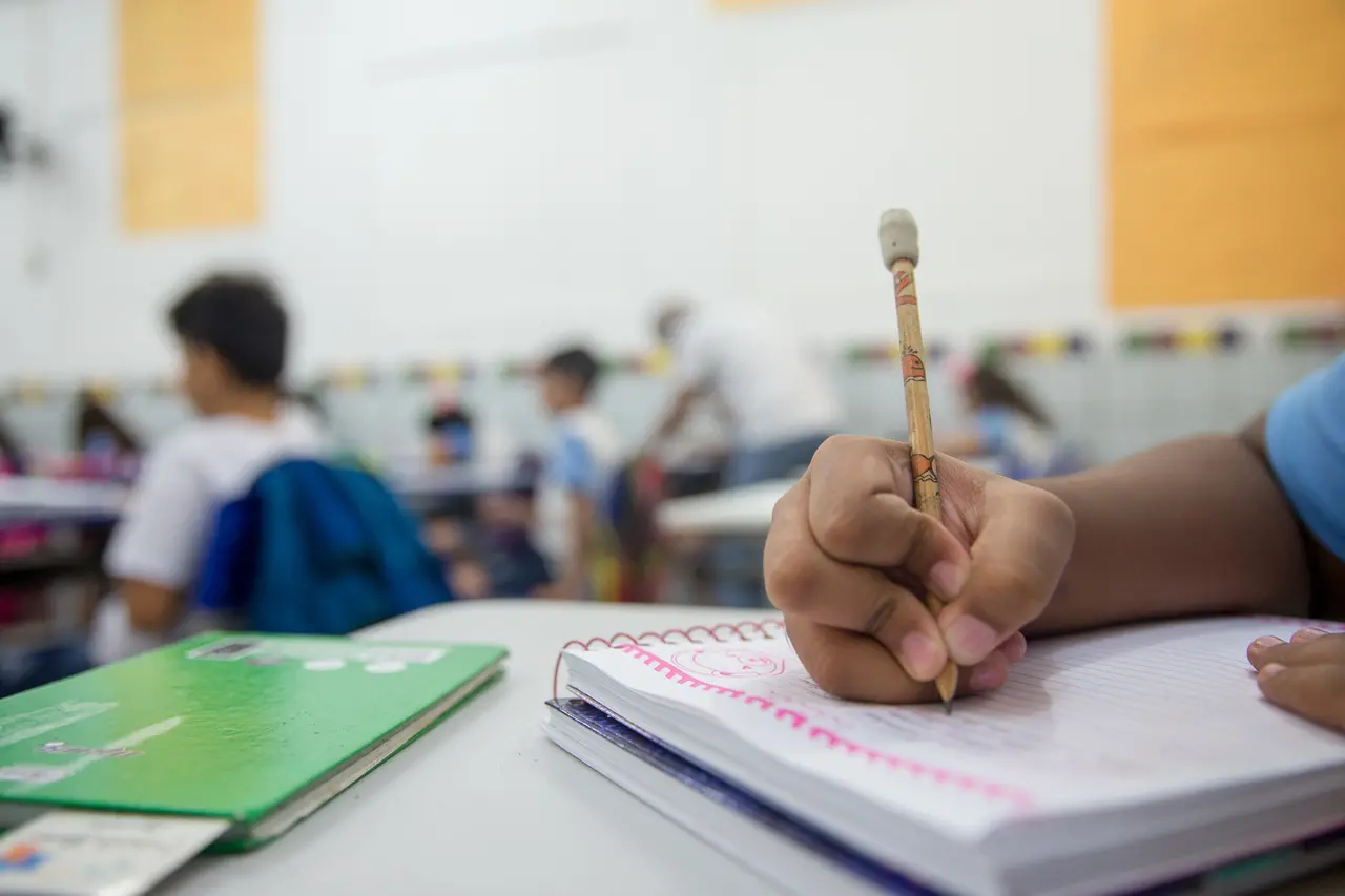 Imagem da notícia: Mensalidade de escolas particulares do Ceará sobe 9% em 2025, e reajuste é o dobro da inflação