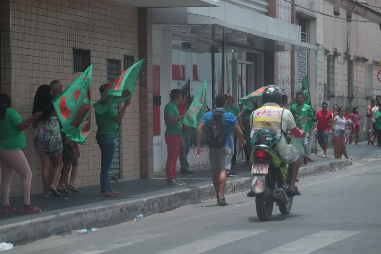 Imagem da notícia: Até quando os candidatos podem fazer propaganda eleitoral? Confira regras e prazos do 2º turno