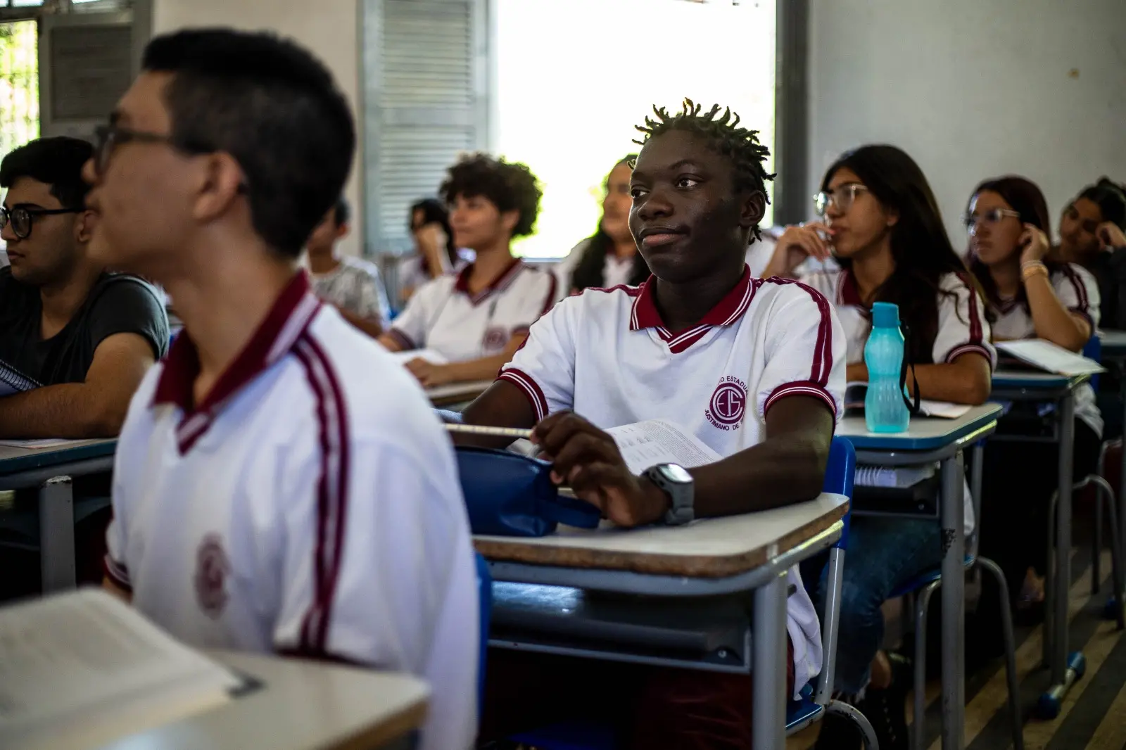 Imagem da notícia: MEC está ouvindo professores, pais e alunos para criar proposta que vai proibir celular nas escolas