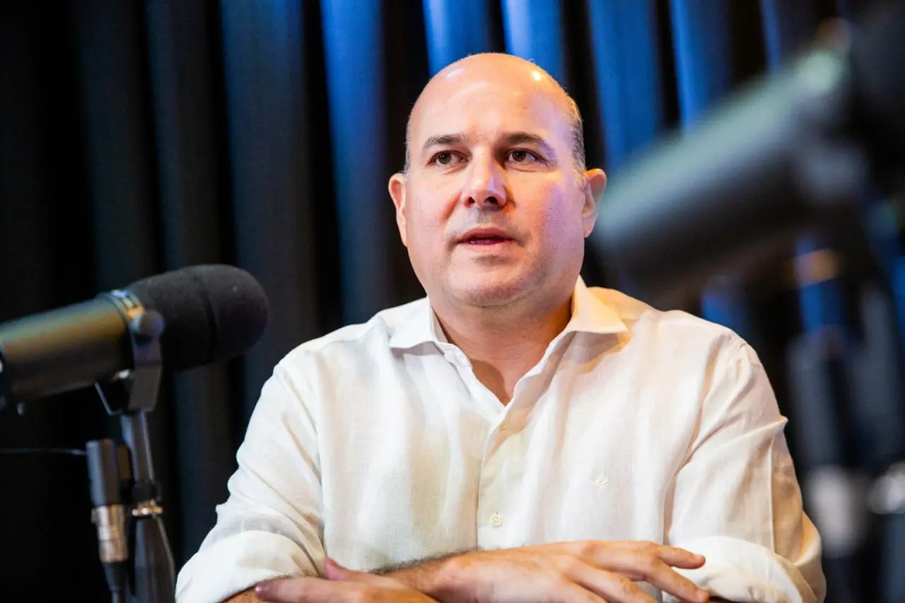 Imagem da notícia: Qual o peso político de Roberto Cláudio na disputa de 2º turno pela Prefeitura de Fortaleza em 2024