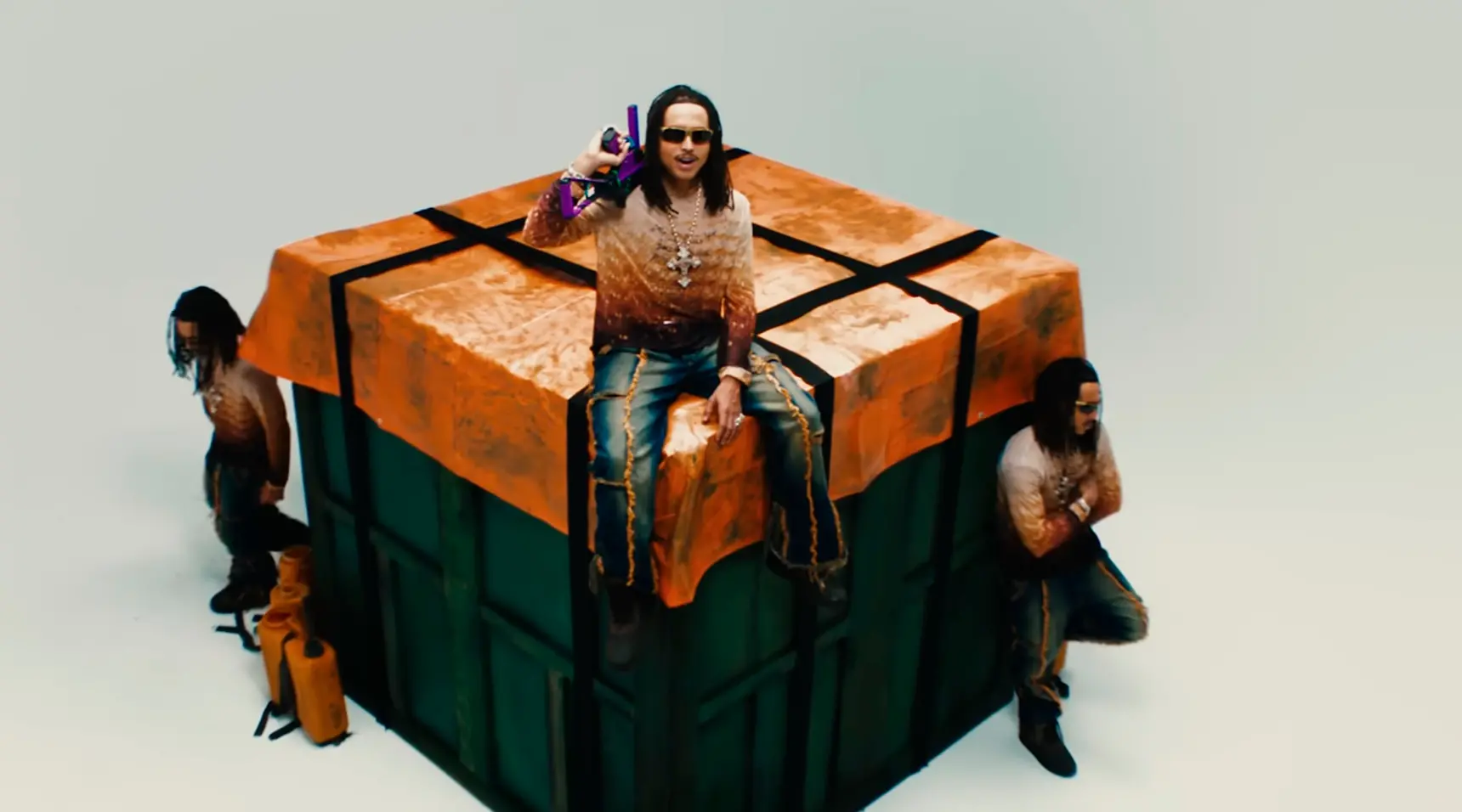 Cena do clipe 'Bang, Bang' lançado com Matuê