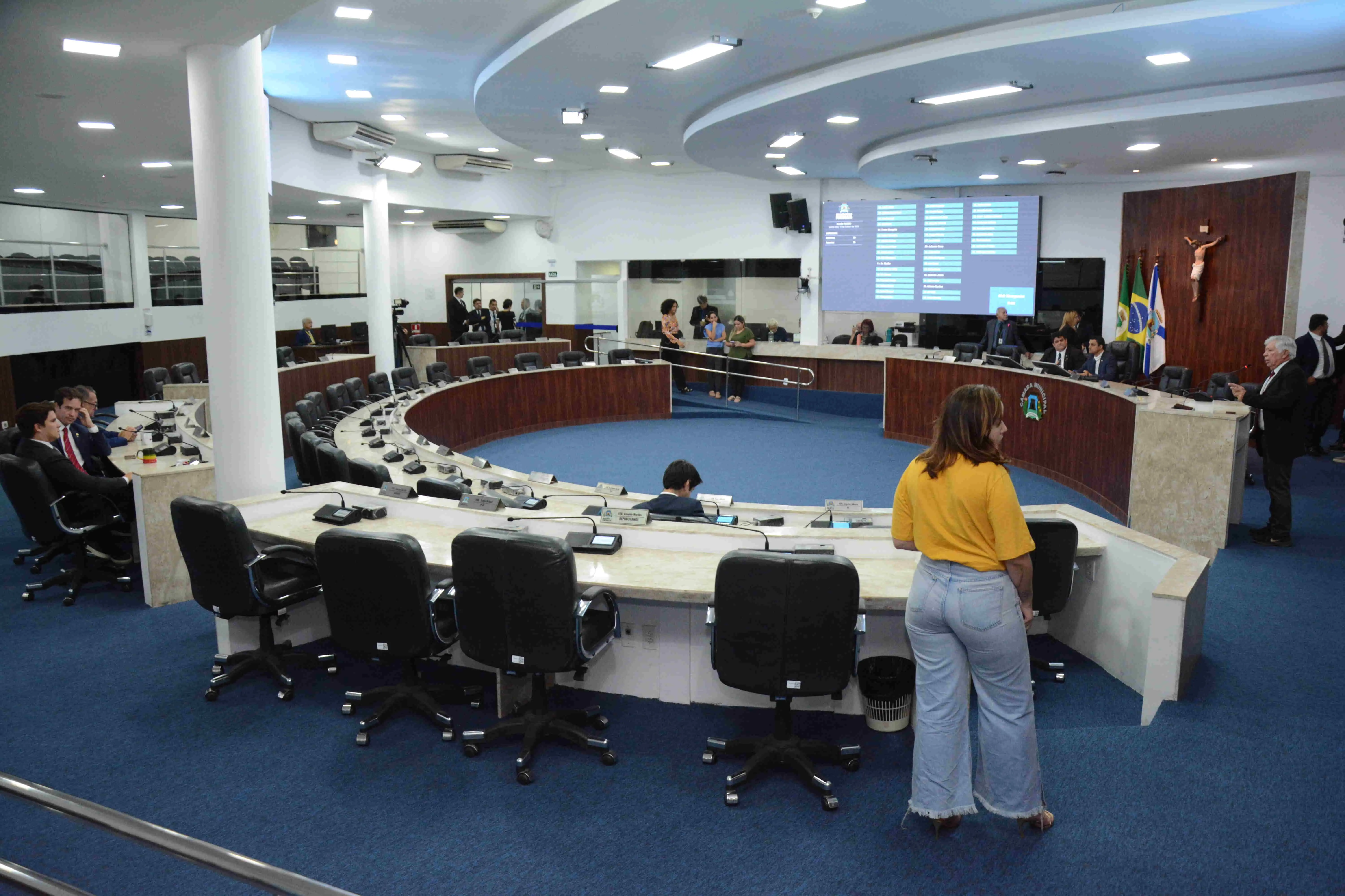 Imagem da notícia: Fortaleza: 13 vereadores eleitos não receberam recursos dos seus partidos; maioria é do PDT