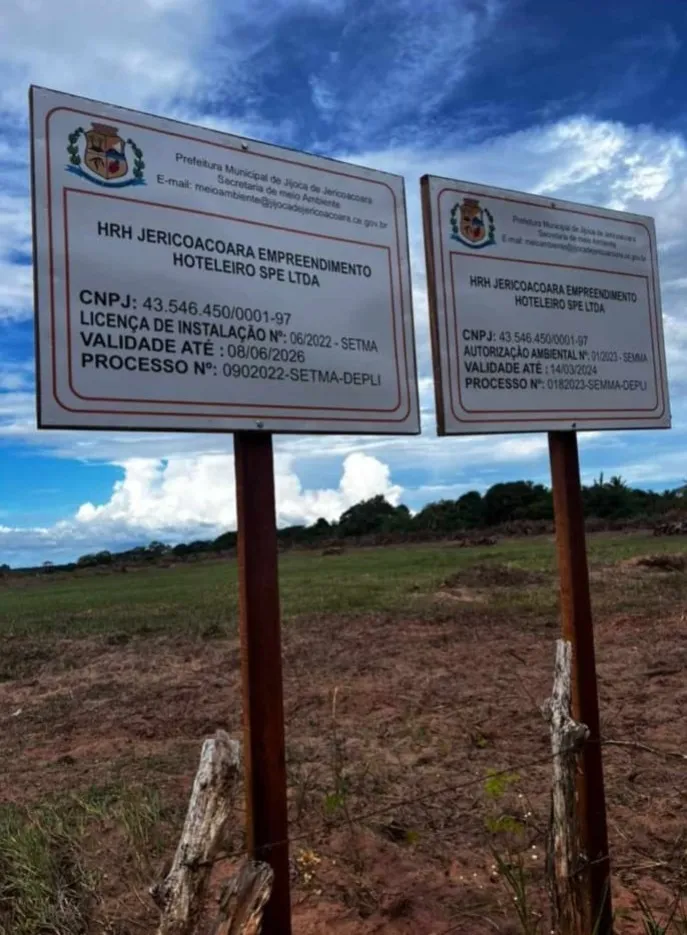 Local em que será resort tem apenas essas duas placas de identificação