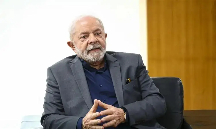Imagem da notícia: Como está saúde de Lula? Presidente fala que 'queda foi grave, mas não afetou parte mais delicada'
