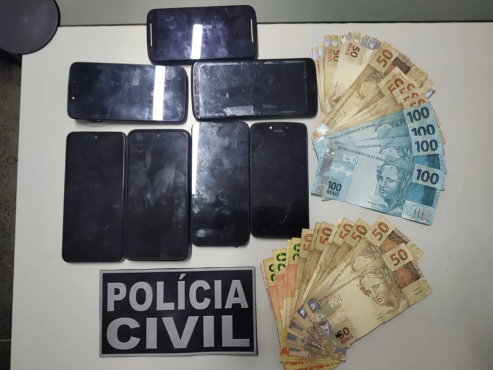 Imagem da notícia: Polícia prende técnico de celular suspeito de extorquir mulheres para não vazar fotos íntimas