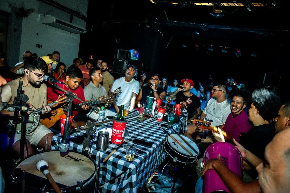 Imagem da notícia: Como a segunda-feira de Fortaleza virou a Segunda Sem Leite e Sem Limite, dedicadas ao samba