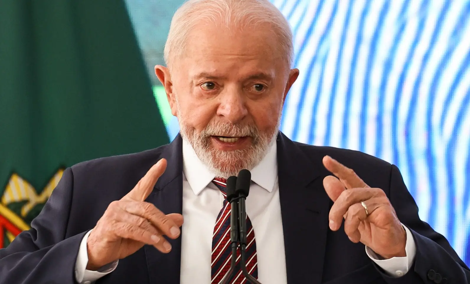 Imagem da notícia: Lula defende moeda alternativa ao dólar para transações entre países dos Brics