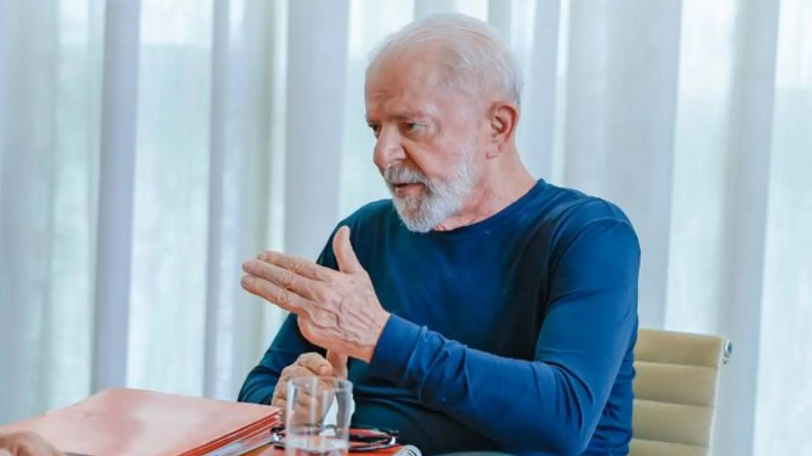 Imagem da notícia: Lula passa por nova bateria de exames após ferir cabeça em acidente doméstico