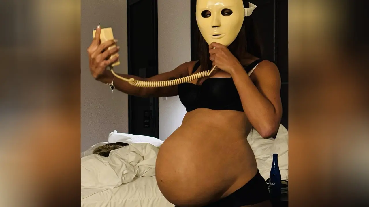 Imagem da notícia: Anitta está grávida? Fãs reagem à foto da cantora mostrando a barriga