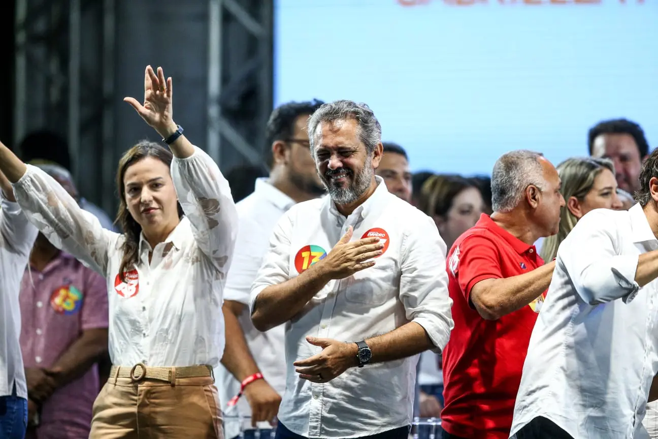 Imagem da notícia: 'Acabou a época de prefeito que quer brigar com o governador', diz Elmano após vitória de Evandro