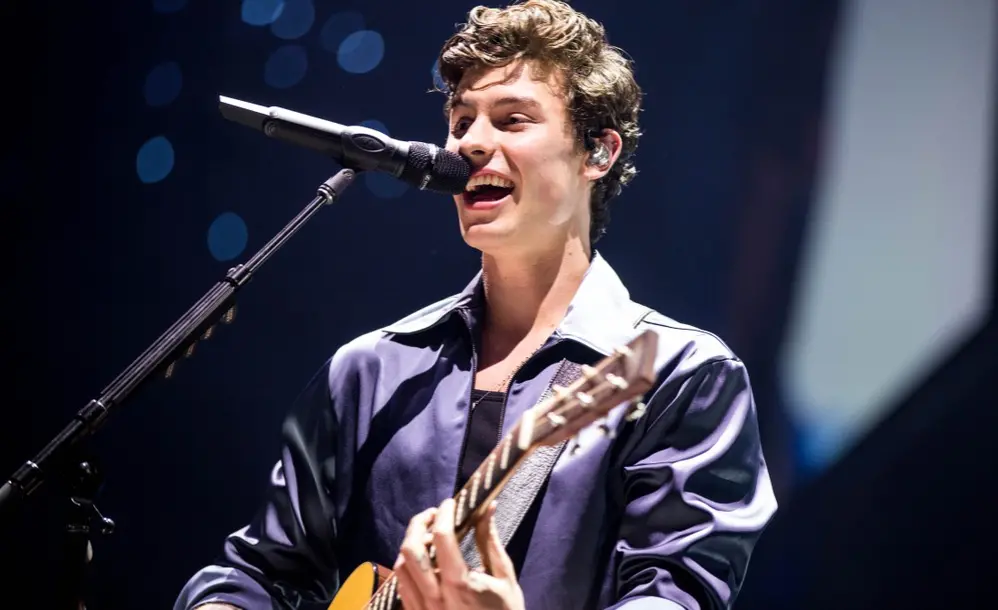 Imagem da notícia: Shawn Mendes diz estar 'descobrindo' a sexualidade e critica boatos: 'Intrusão em algo pessoal'