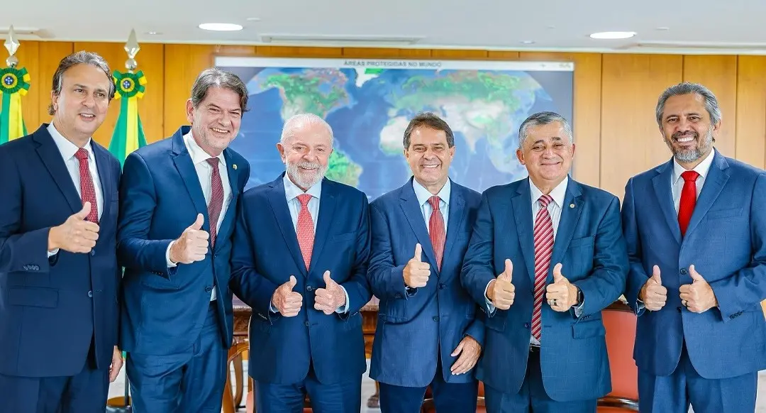 Imagem da notícia: Lula recebe Evandro, Camilo, Cid e Elmano todos vestidos do mesmo jeito: ‘Não combinamos’