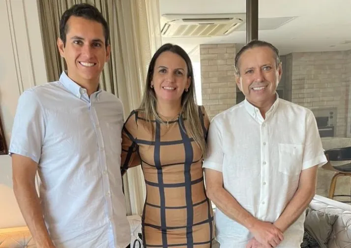 Keivia Dias (ao centro) é a terceira na lista de sucessão do PSD na Alece