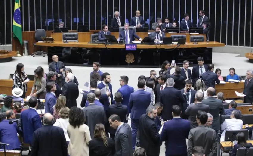 Imagem da notícia: Veja como votaram os deputados cearenses sobre a criação de um imposto sobre grandes fortunas