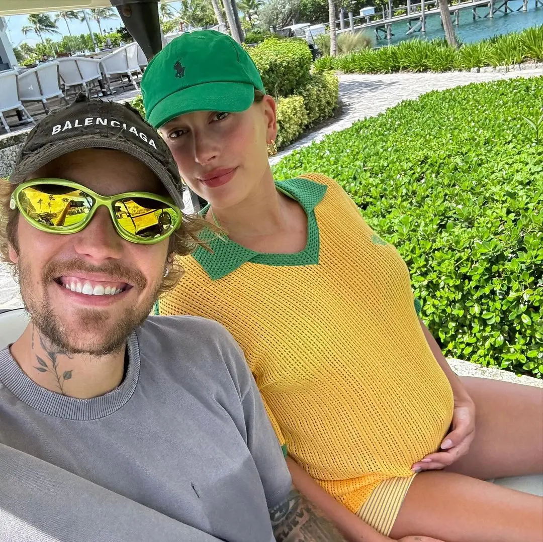 Imagem da notícia: Justin e Hailey Bieber celebram o Halloween com o filho Jack Blues e fantasias da 'Kim Possible'