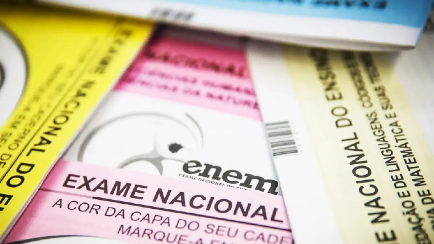 Imagem da notícia: Cordel, casamento e racismo: veja como o Ceará foi citado em questões do Enem 2024