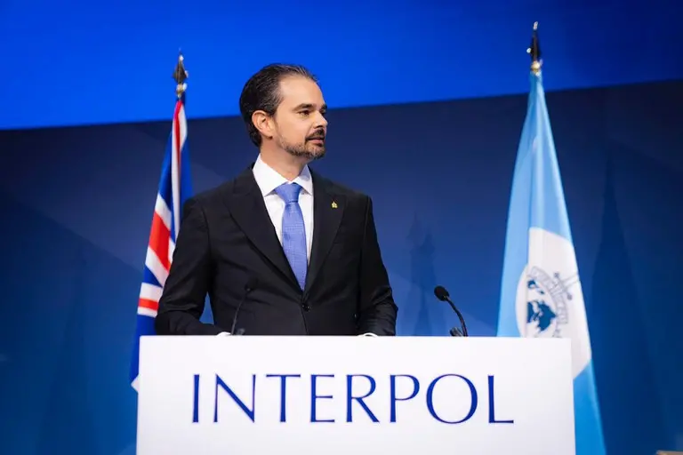 Imagem da notícia: Quem é Valdecy Urquiza, brasileiro que estudou em Fortaleza e tomou posse como chefe da Interpol