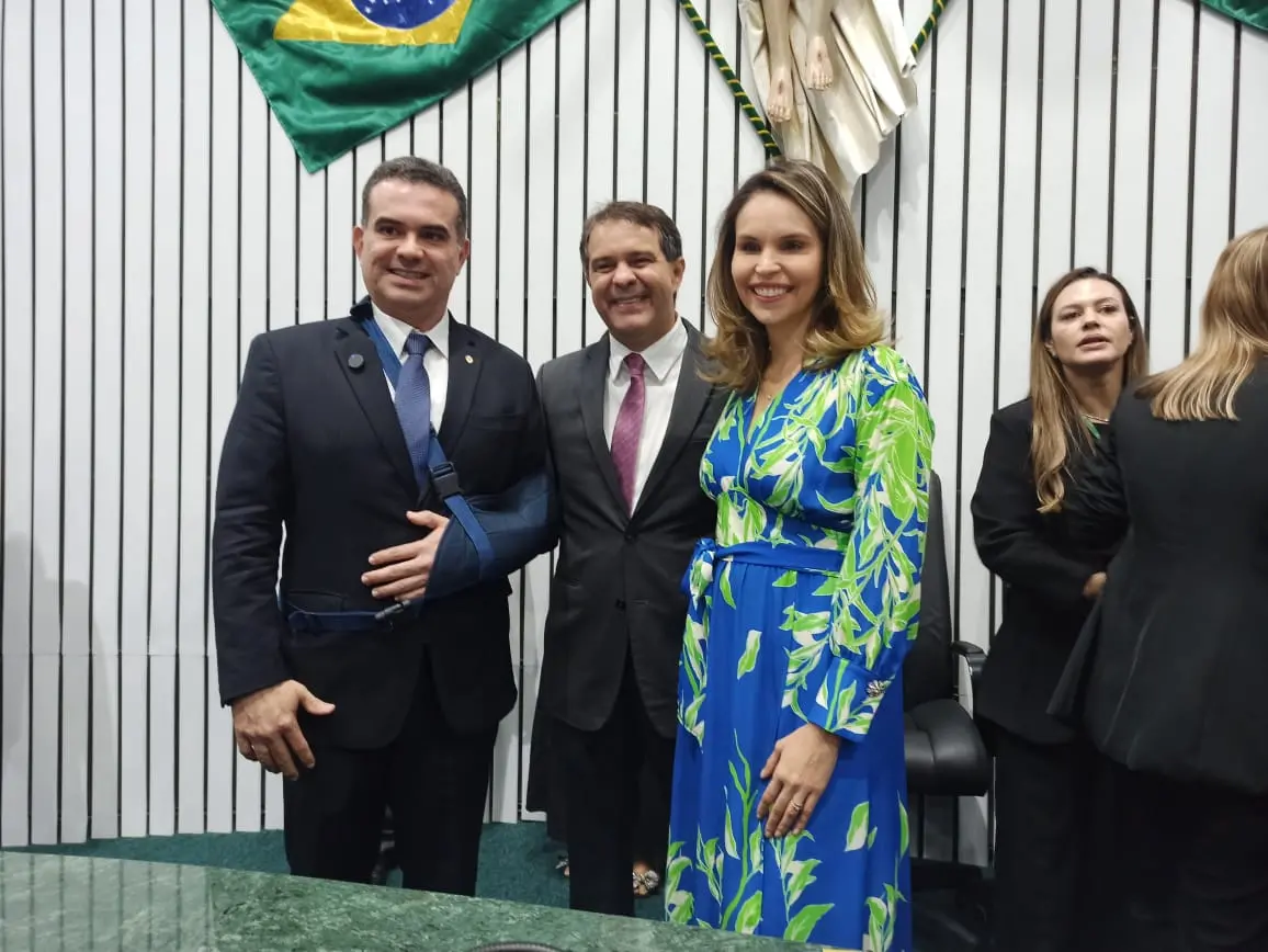 Imagem da notícia: Simão Pedro vai renunciar à Prefeitura de Orós para ser deputado; mãe deve assumir gestão 