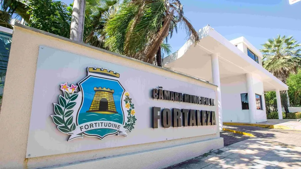 Imagem da notícia: Vereadores que pediram voto para André Fernandes no 2º turno apagam fotos com ele; veja nomes