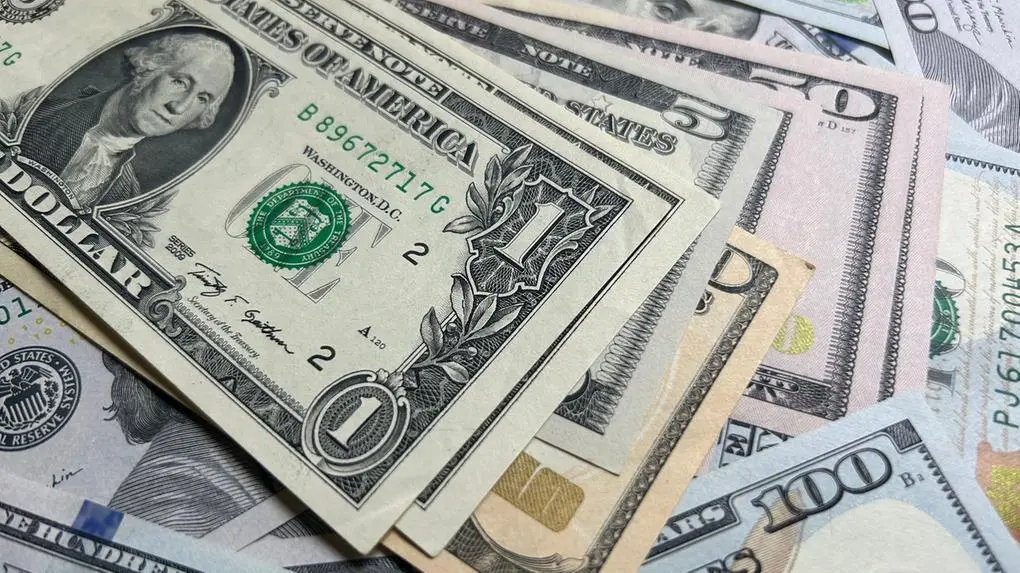 Imagem da notícia: Google retira painel de cotação do dólar do ar após mostrar valor errado de R$ 6,17